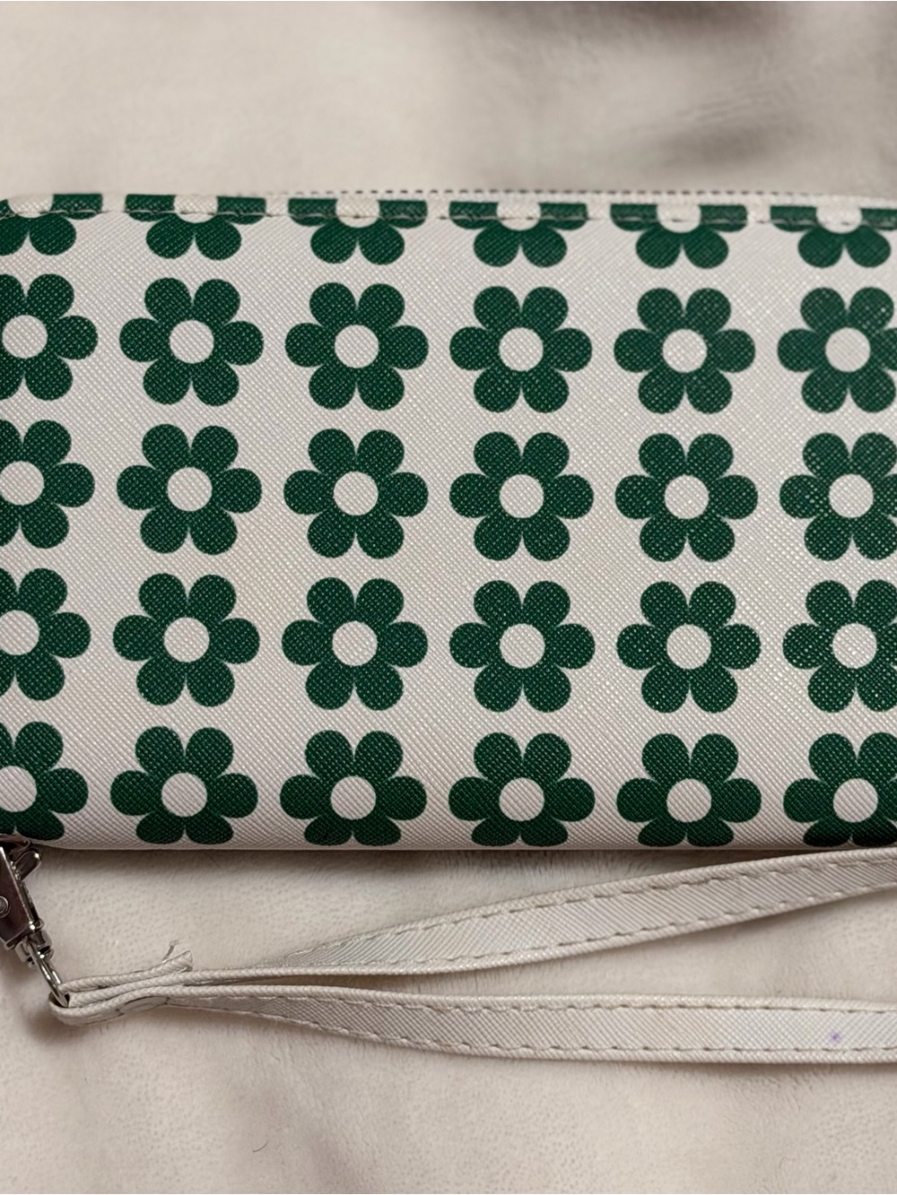White and Green Daisy Print Wristlet Clutch
